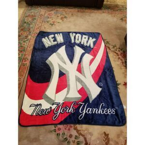 Northwest Company New York Yankees Soft Plush Large Throw Blanket‎ 48 X 62